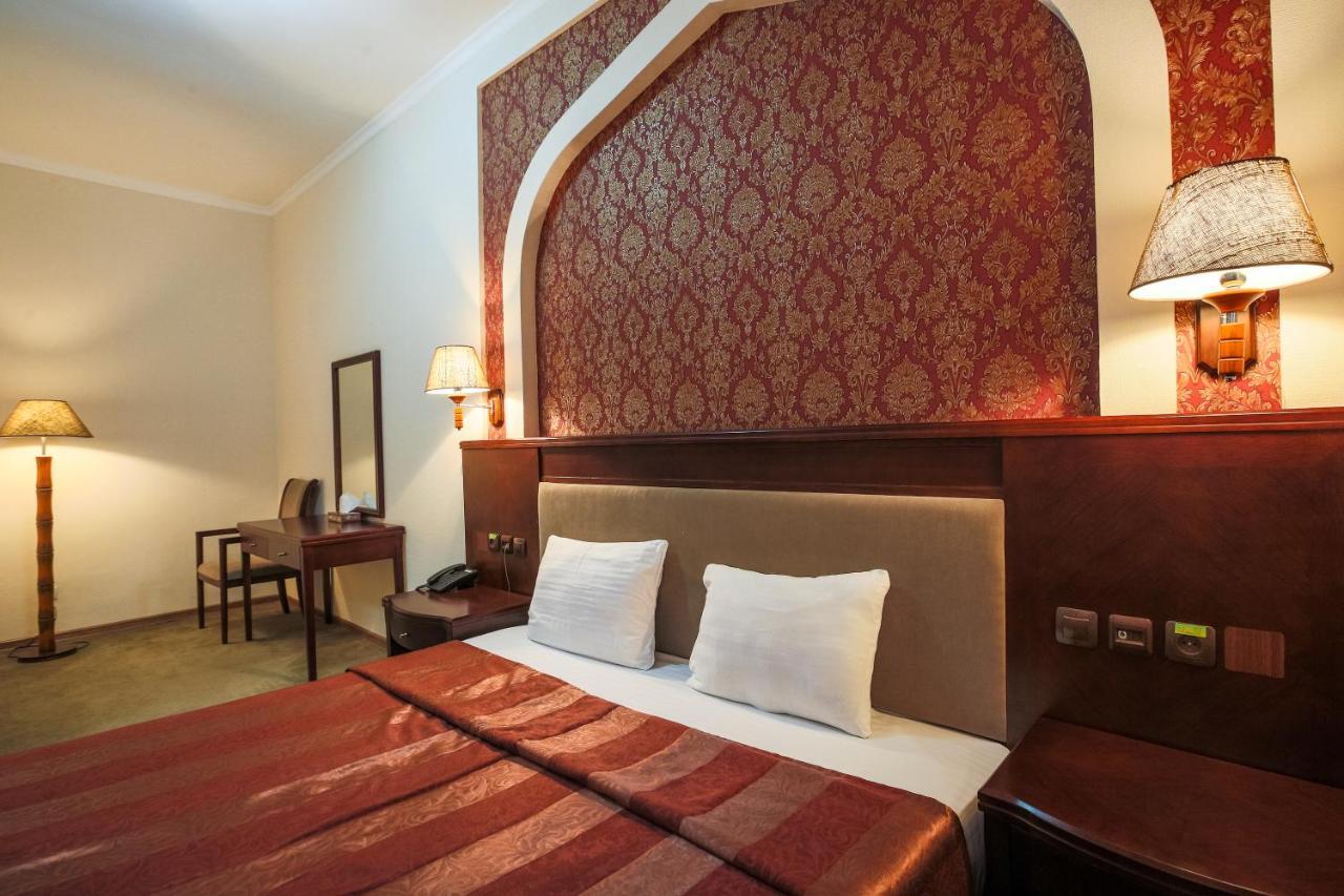 Avicenna Hotel Buchara Exteriör bild